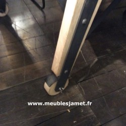 Table style Atelier piétement sur roulettes
