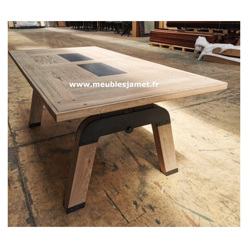 Table piétement fer à cheval