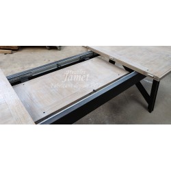 Table Style Industriel en chêne massif avec 2 allonges