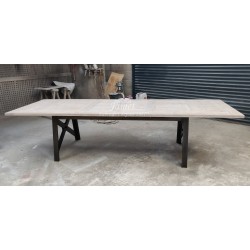 Table Style Industriel en chêne massif avec 2 allonges