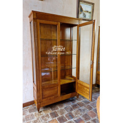 Vitrine en merisier massif style Directoire