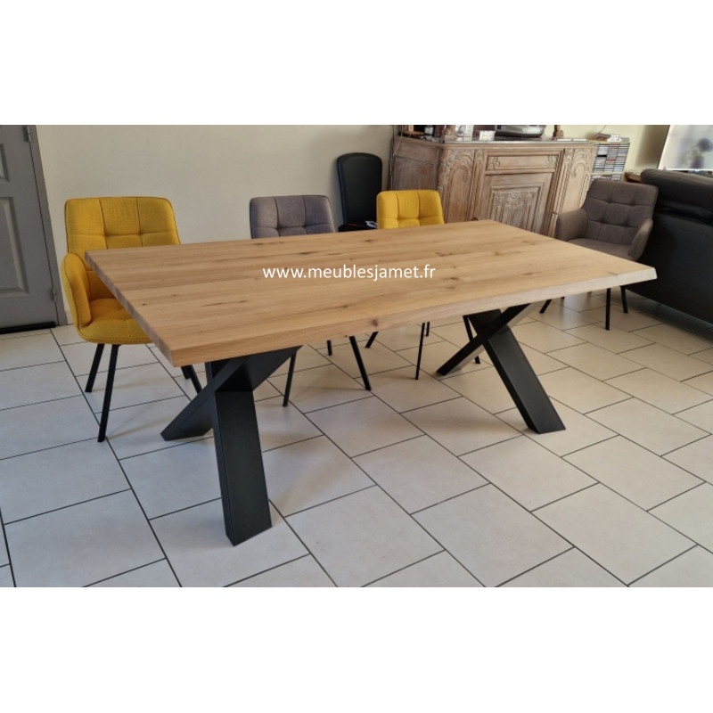 Table de repas chêne massif avec piètement métal