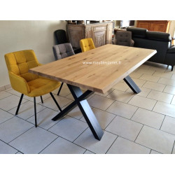 Table de repas chêne massif avec piètement métal