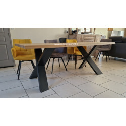 Table de repas chêne massif avec piètement métal