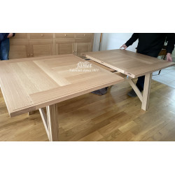 Table de repas style contemporain en chêne 2 allonges